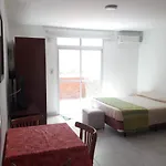 Monoambiente Con Cochera Y Patio